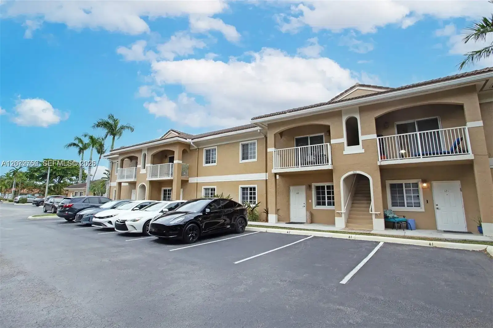 911 Hillcrest Ct # 7, Hollywood FL 33021 photo 2