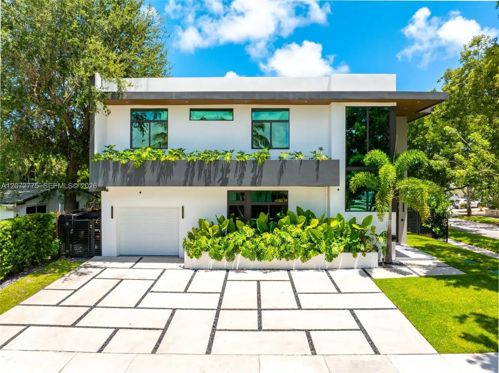 1875 NE 193rd St, Miami FL 33179 photo 3