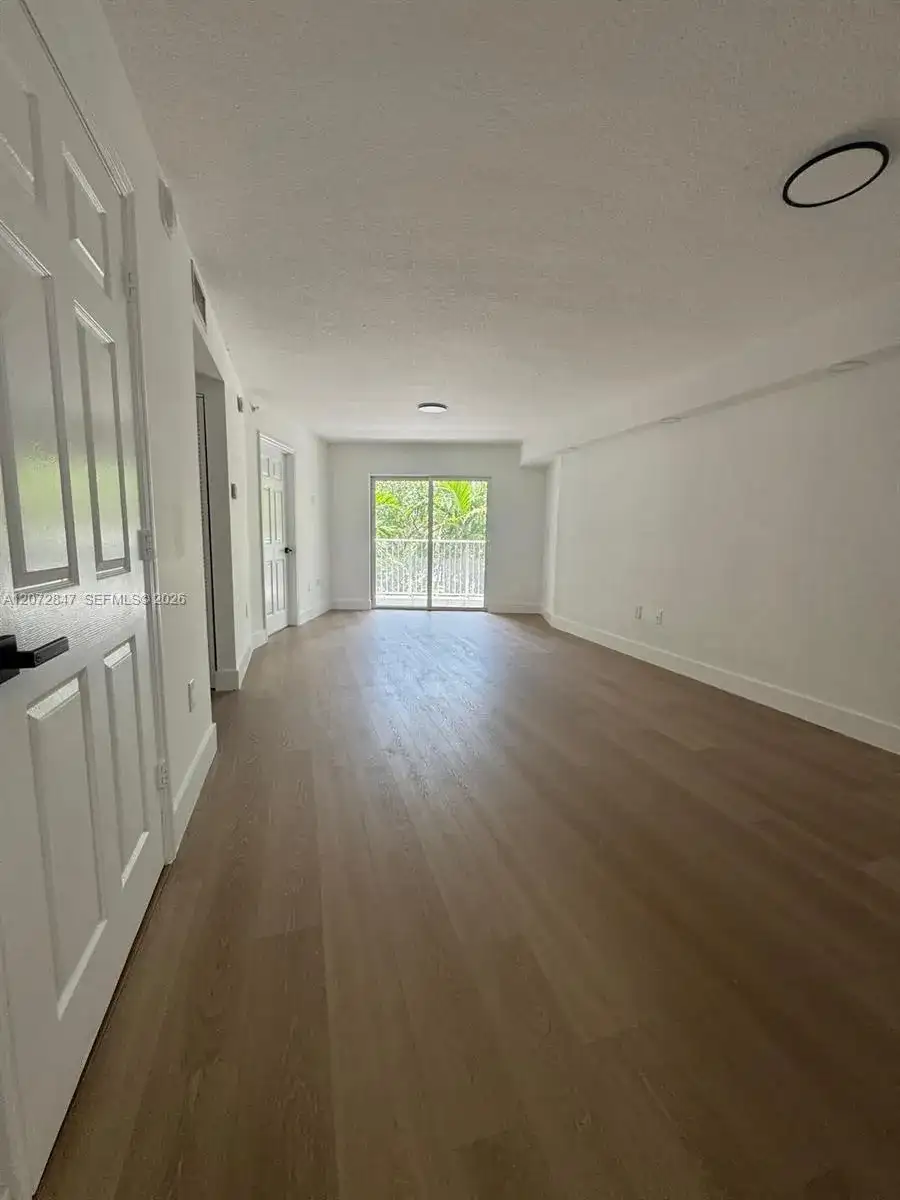2415 NW 16th St Rd # 1, Miami FL 33125 photo 3