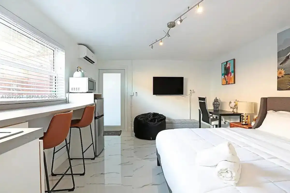 1100 NE 1st Ave # C, Fort Lauderdale FL 33304 photo 3