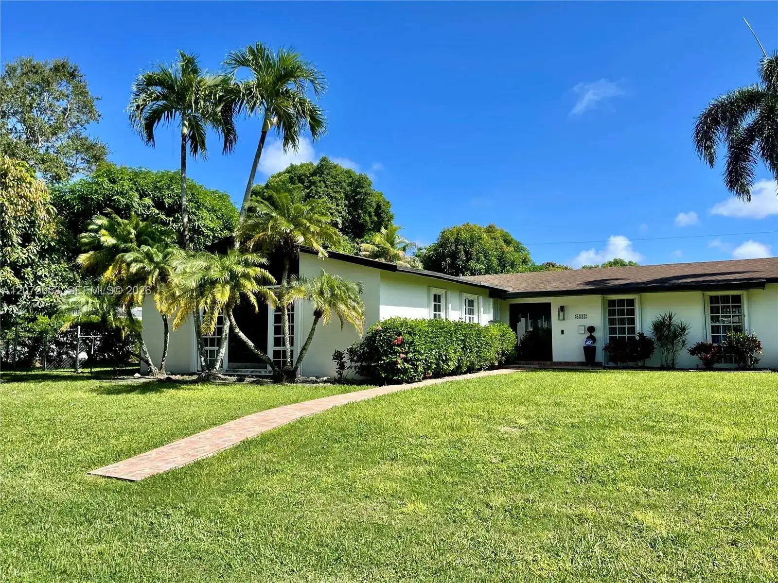 8522 SW 148th Ter, Palmetto Bay FL 33158 photo 2