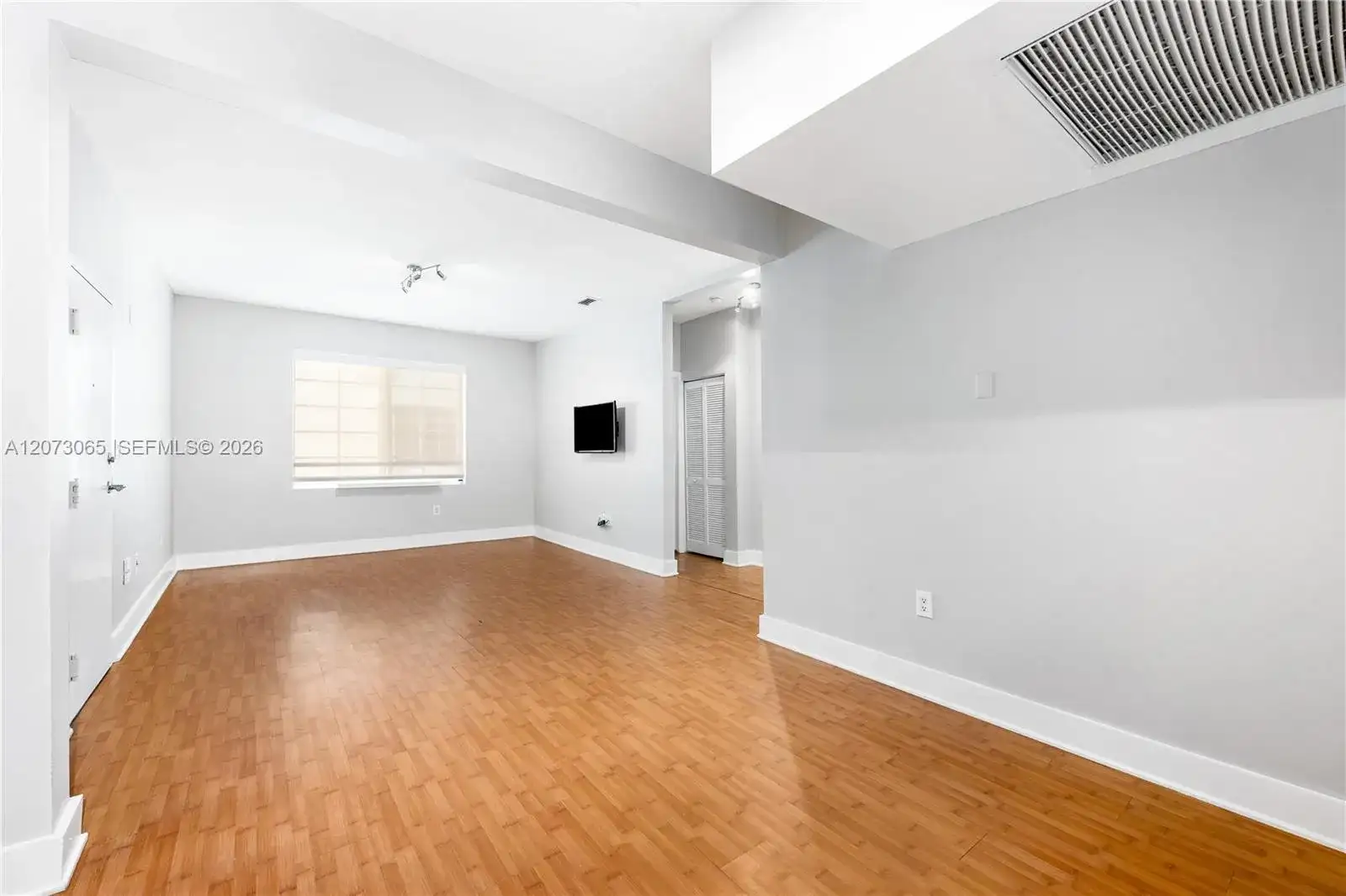 1000 Meridian Ave # 8, Miami Beach FL 33139 photo 2