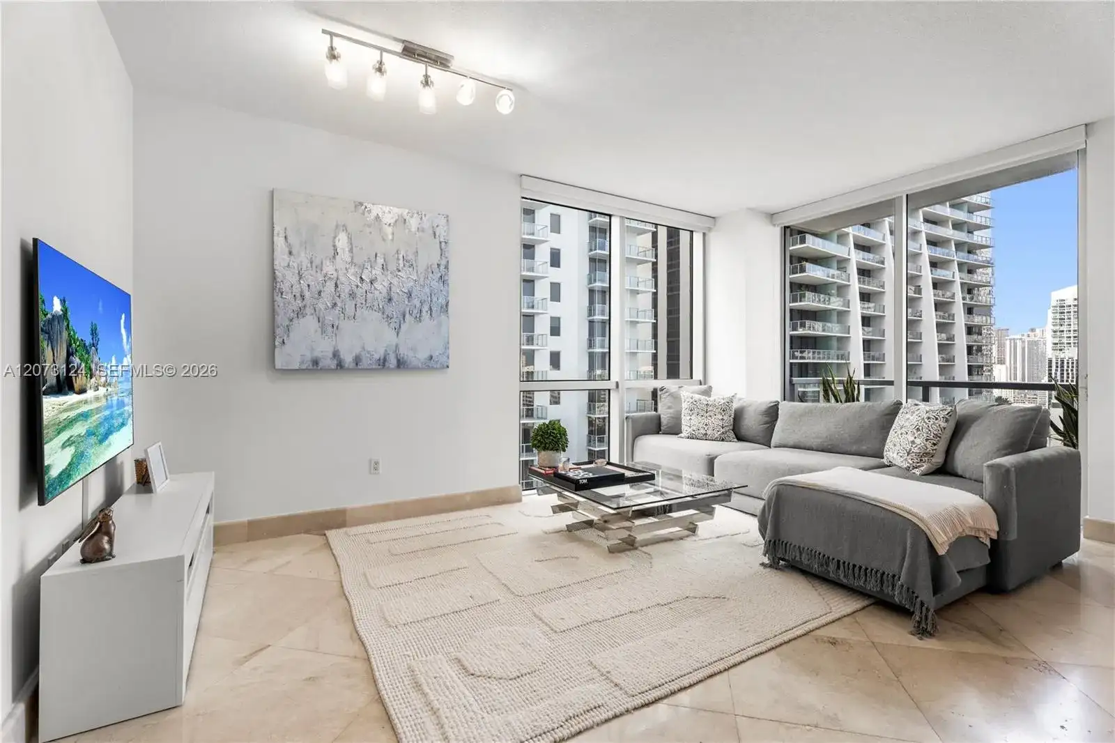 1060 Brickell Ave # 2117, Miami FL 33131 photo 3