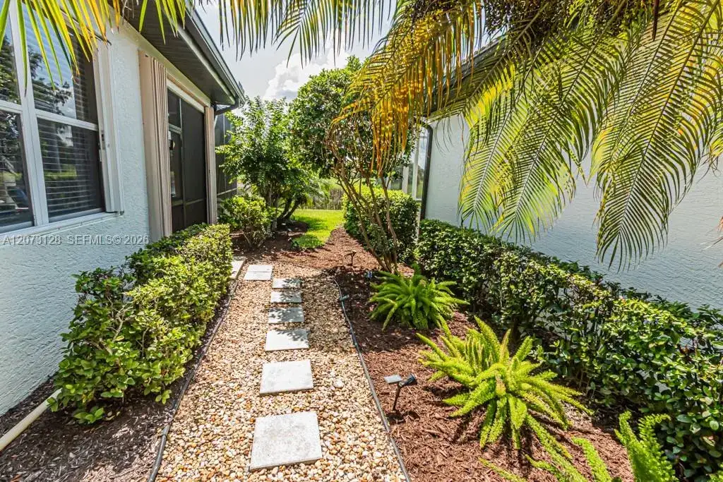 10545 Avila Cir, Fort Myers FL 33913 photo 3