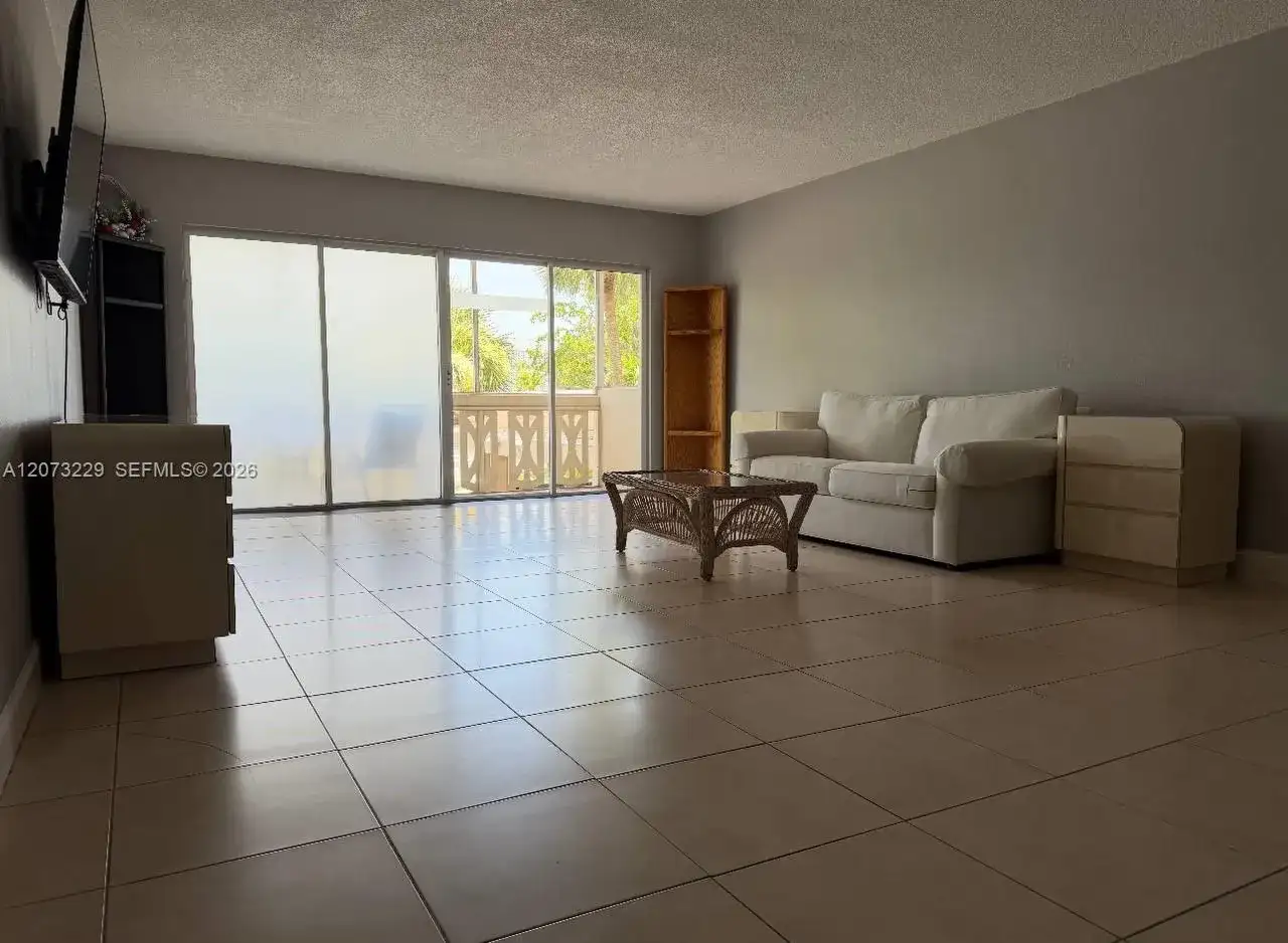 800 NE 195th St # 211, Miami FL 33179 photo 3