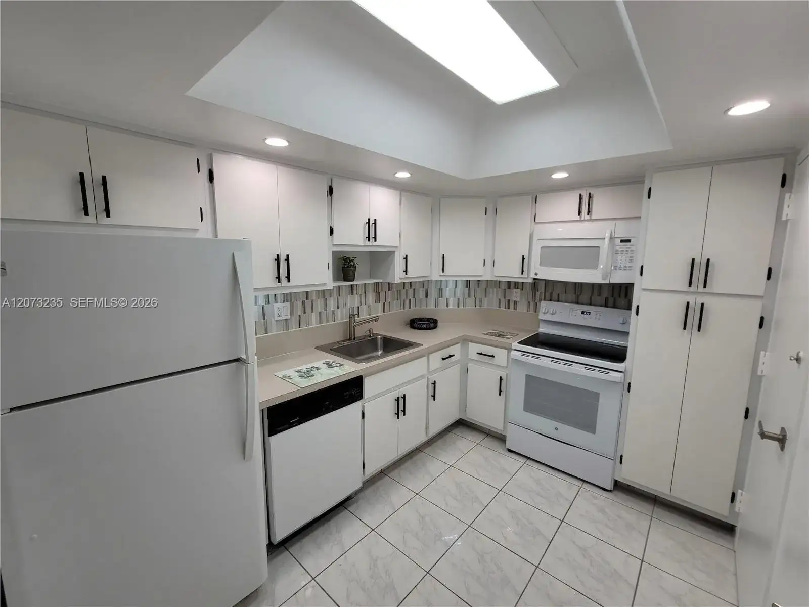 300 Bayview Dr # 603, Sunny Isles Beach FL 33160 photo 4