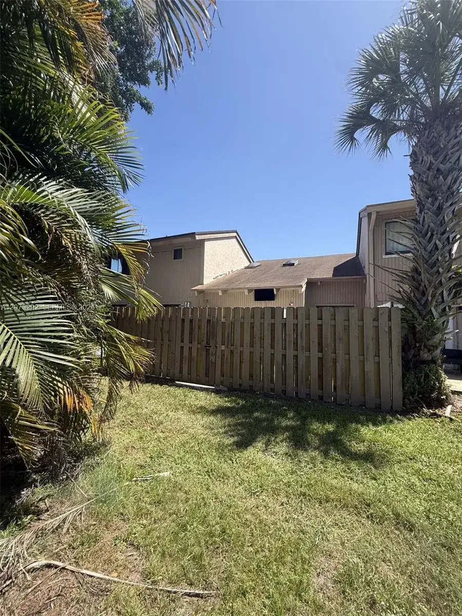 1925 SW 81st Ter, Davie FL 33324 photo 4