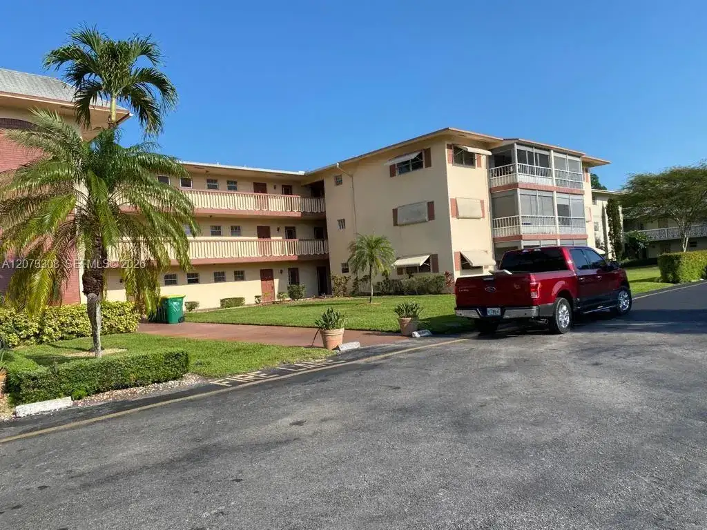 1001 Hillcrest Ct # 215, Hollywood FL 33021 photo 3