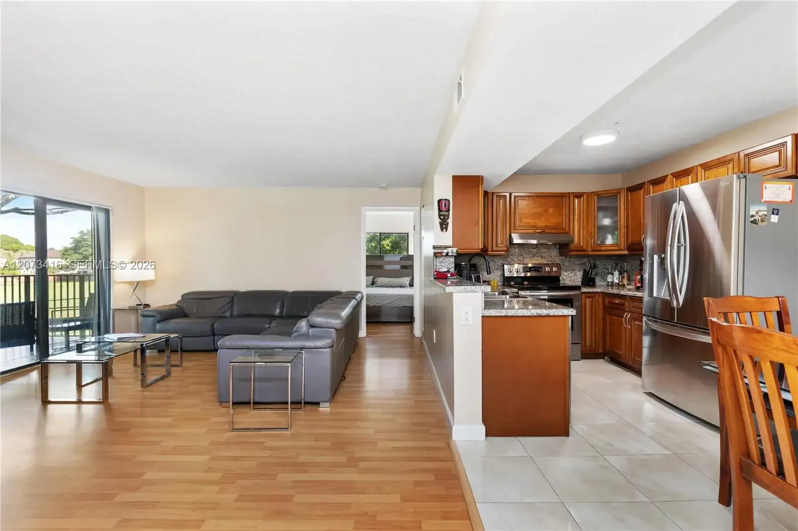 400 Palm Cir W # 208, Pembroke Pines FL 33025 photo 2