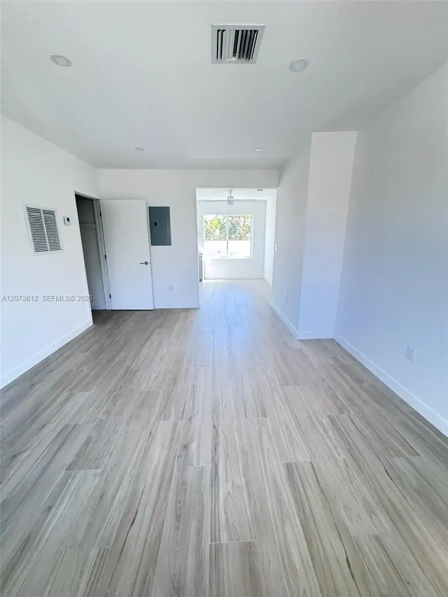 2855 Royal Palm Ave # 4, Miami Beach FL 33140 photo 2