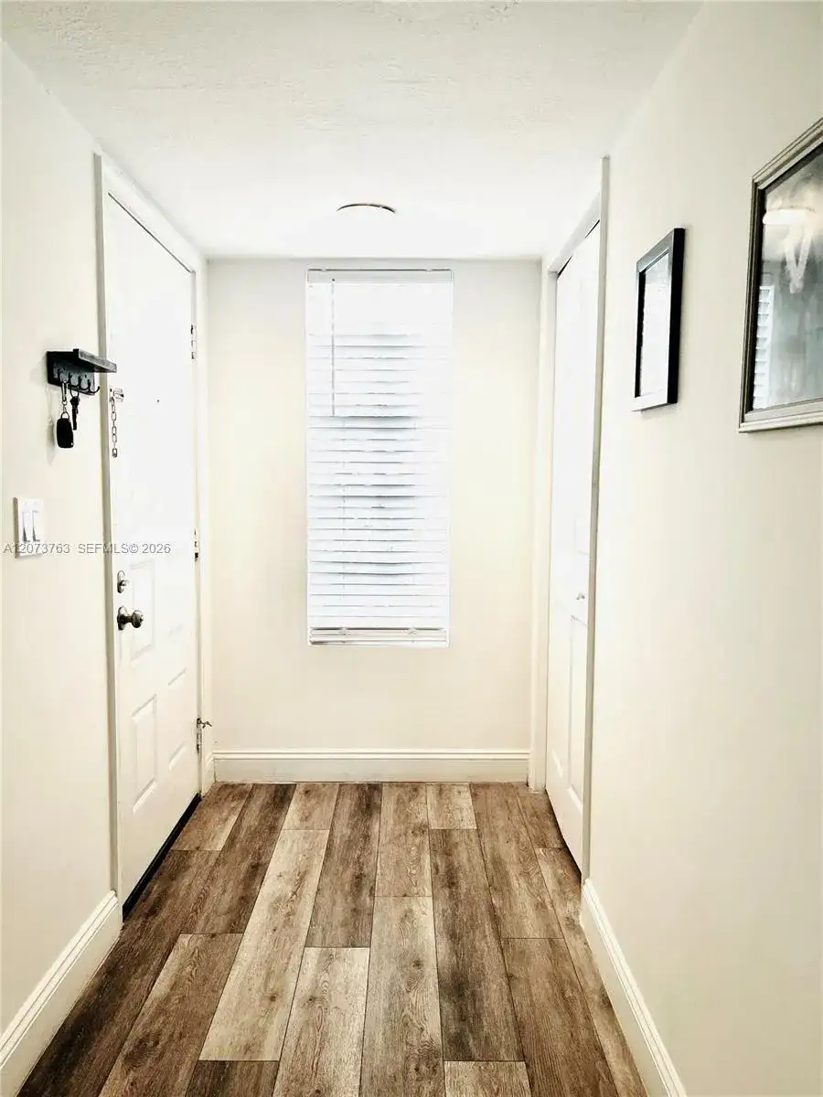 307 Lakeview Dr # 202, Weston FL 33326 photo 2