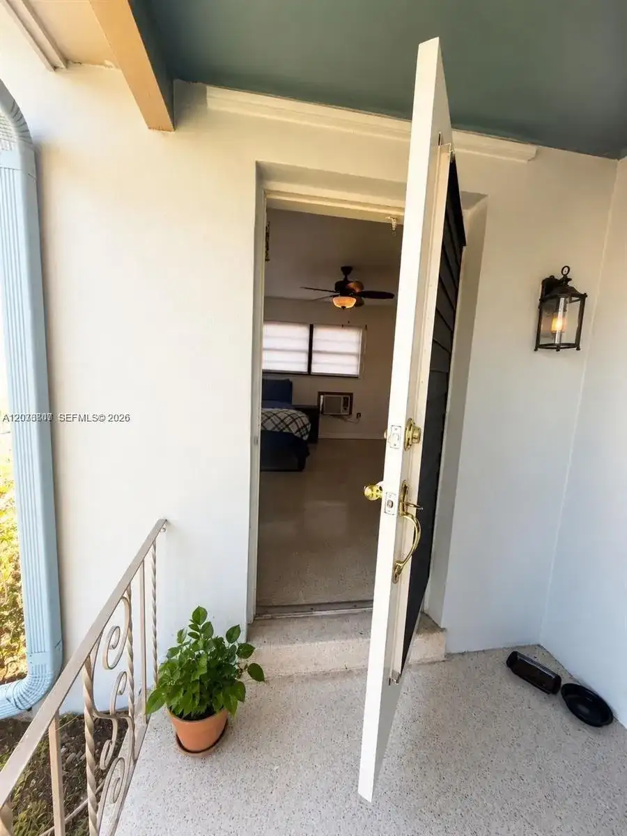 3202 Pierce St, Hollywood FL 33021 photo 2