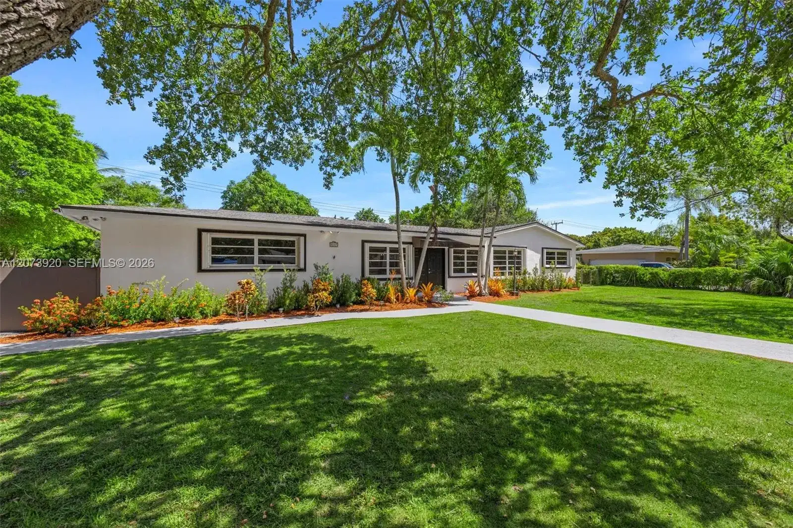 8261 SW 142nd St, Palmetto Bay FL 33158 photo 2