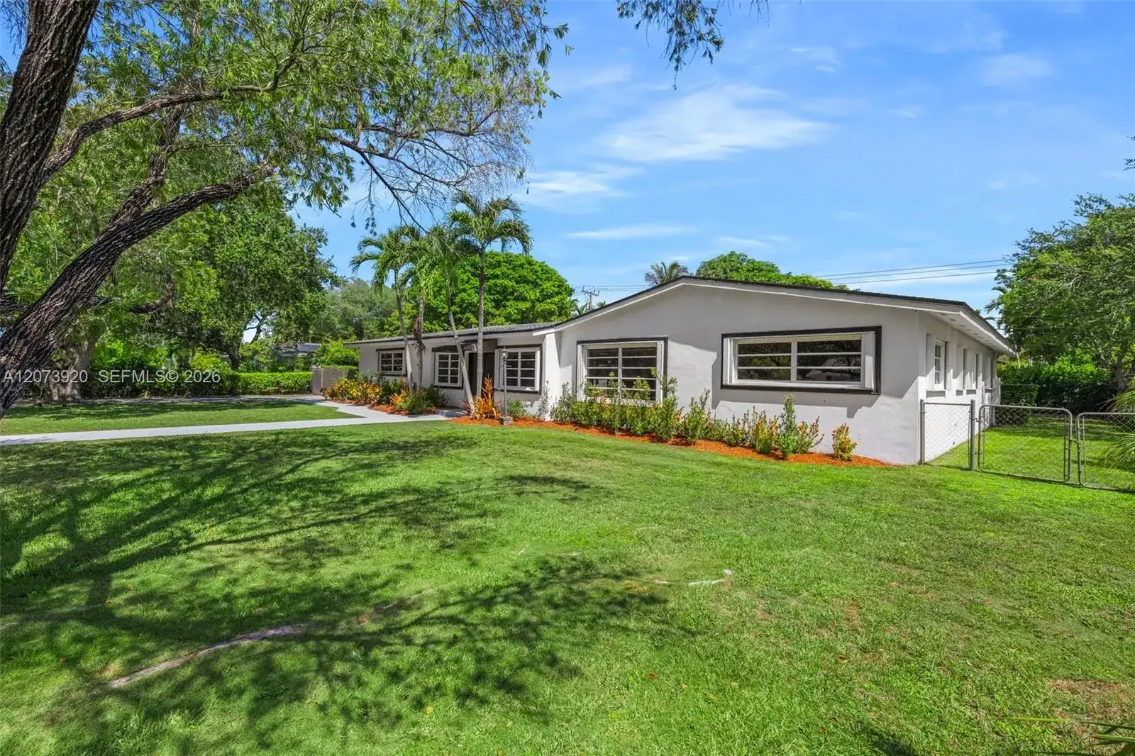 8261 SW 142nd St, Palmetto Bay FL 33158 photo 3