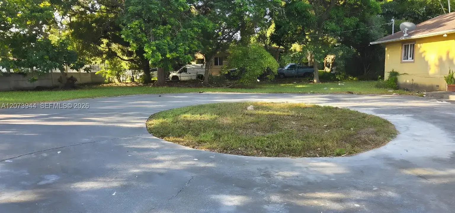 8150 NW 13th Ct, Miami FL 33147 photo 4