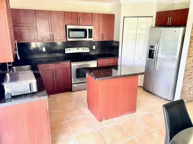 20815 NW 15th St, Pembroke Pines FL 33029 photo 3