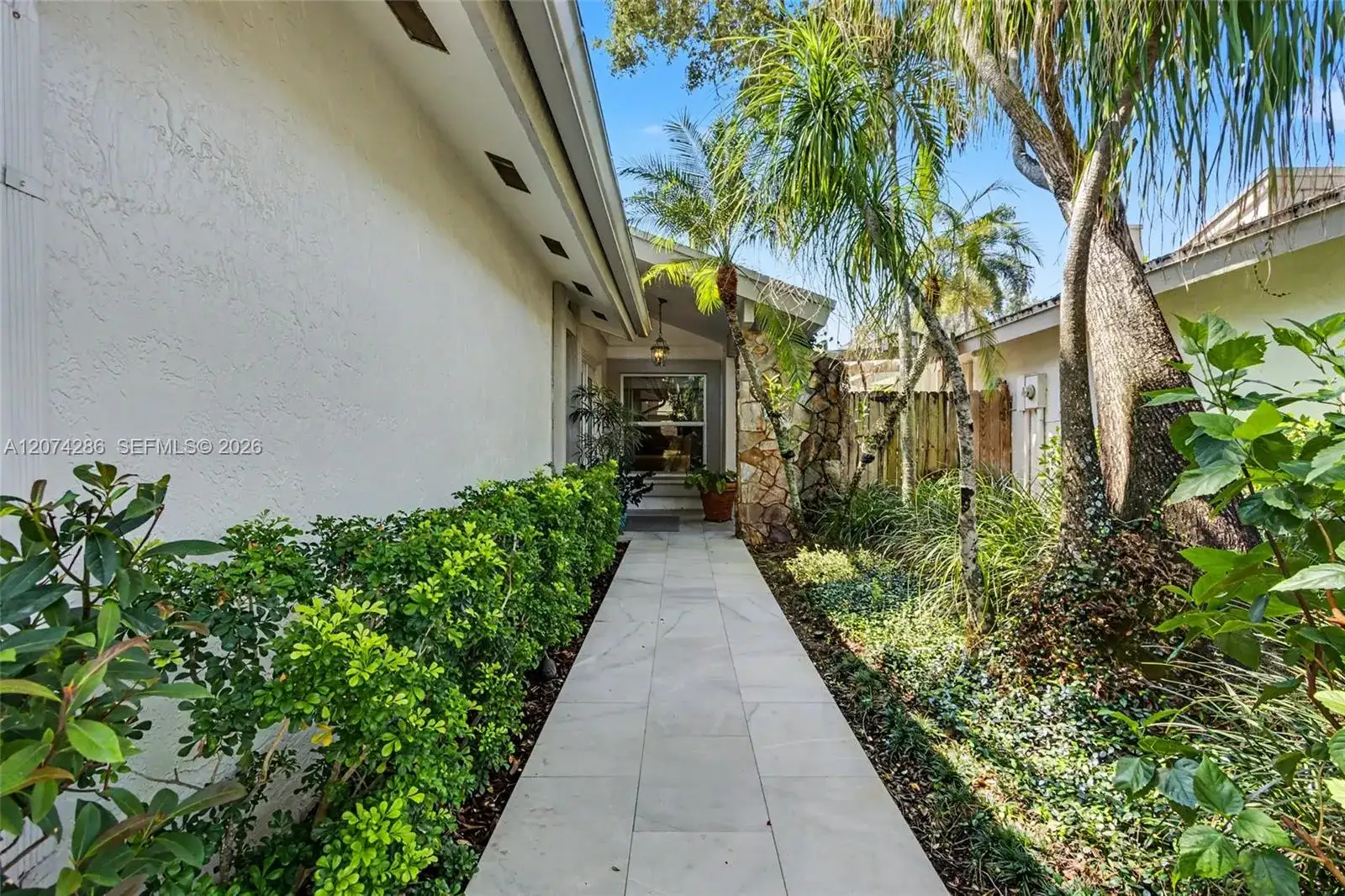 13 Dogwood Rd, Hollywood FL 33021 photo 2