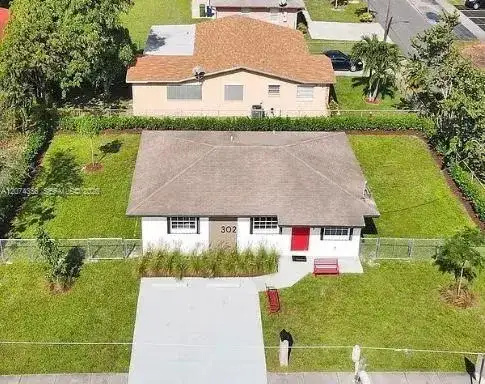 302 NW 9th St, Hallandale Beach FL 33009 photo 2