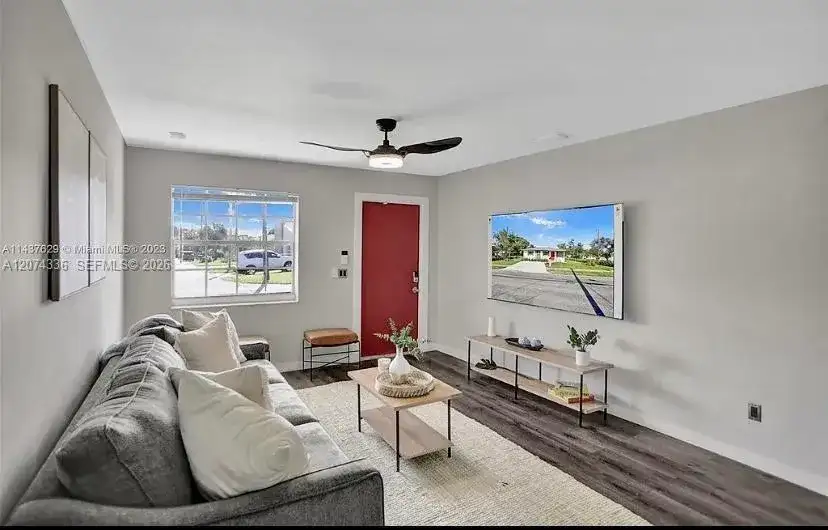302 NW 9th St, Hallandale Beach FL 33009 photo 4