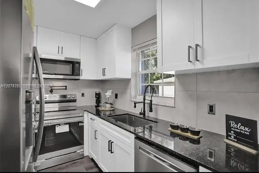 302 NW 9th St, Hallandale Beach FL 33009 photo 5