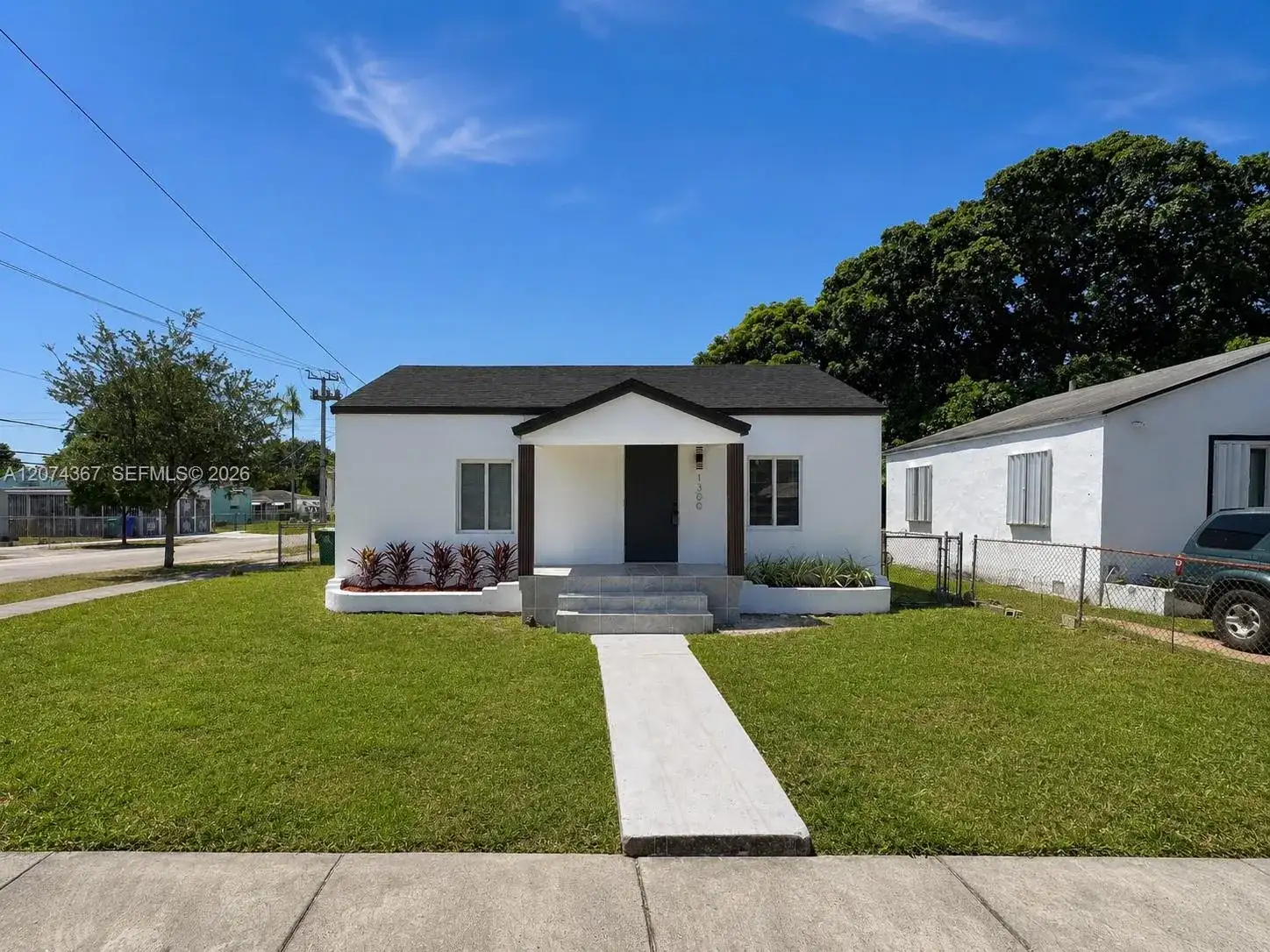 1300 NW 42nd St, Miami FL 33142 photo 2