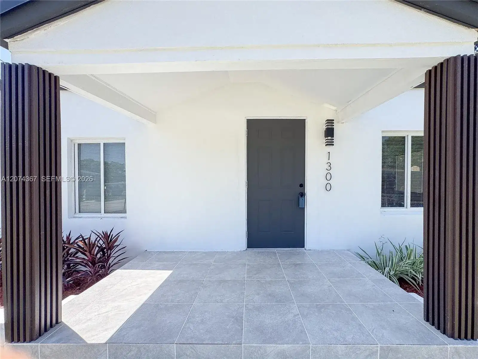 1300 NW 42nd St, Miami FL 33142 photo 4