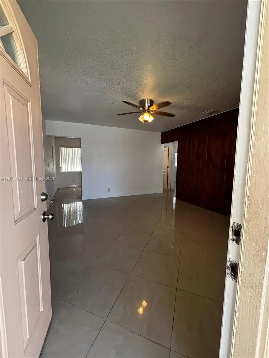 512 SW 10th St, Hallandale Beach FL 33009 photo 5