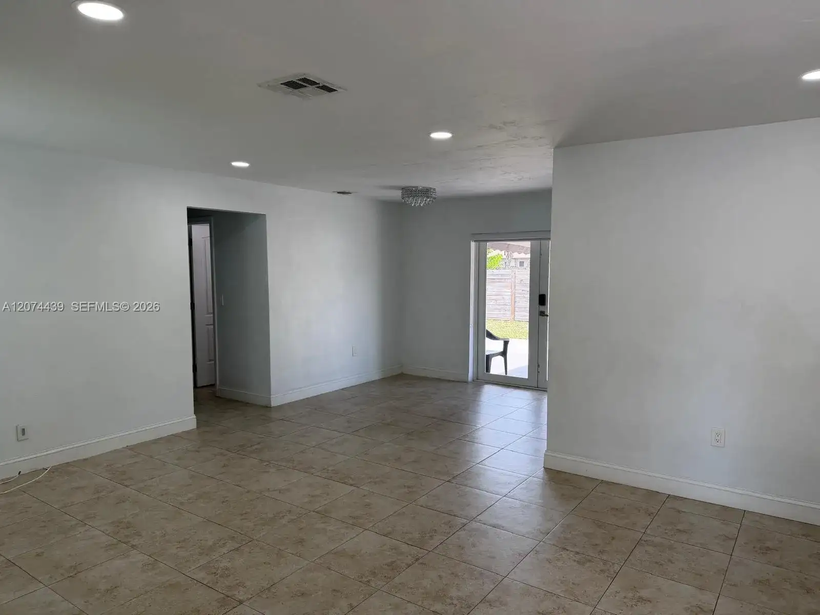 1000 NW 76th Ter, Pembroke Pines FL 33024 photo 2