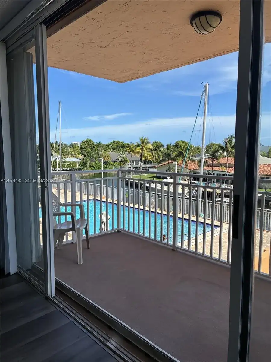 2450 NE 135th St # 209, North Miami FL 33181 photo 4