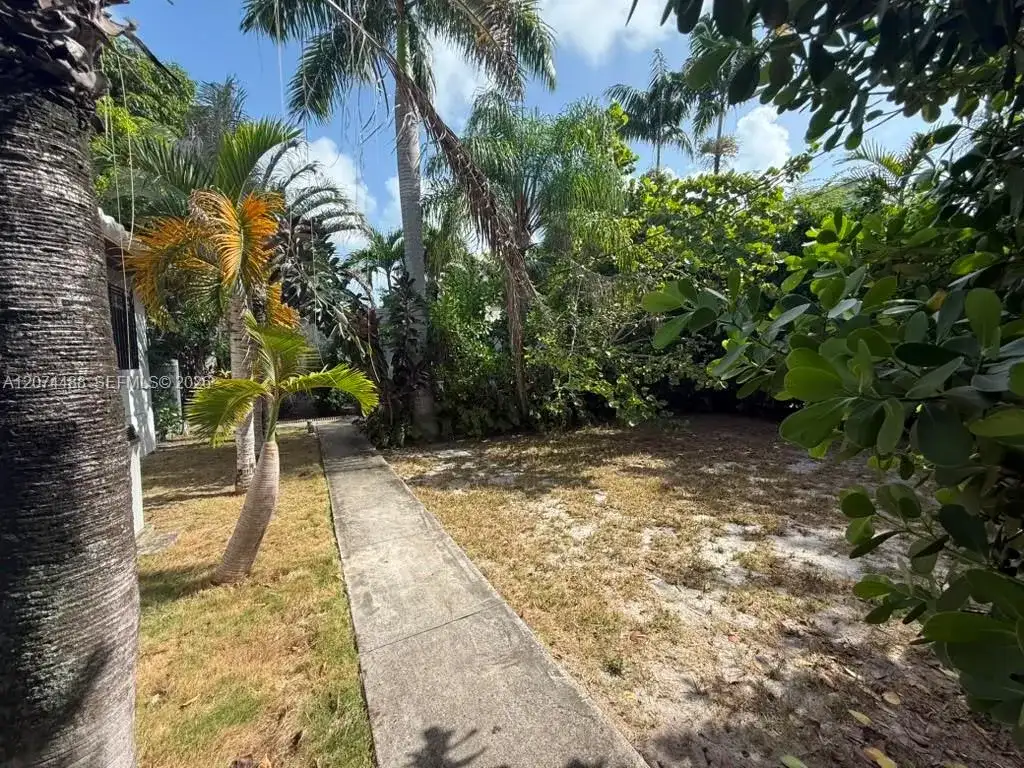 631 NE 60th St # A, Miami FL 33137 photo 2