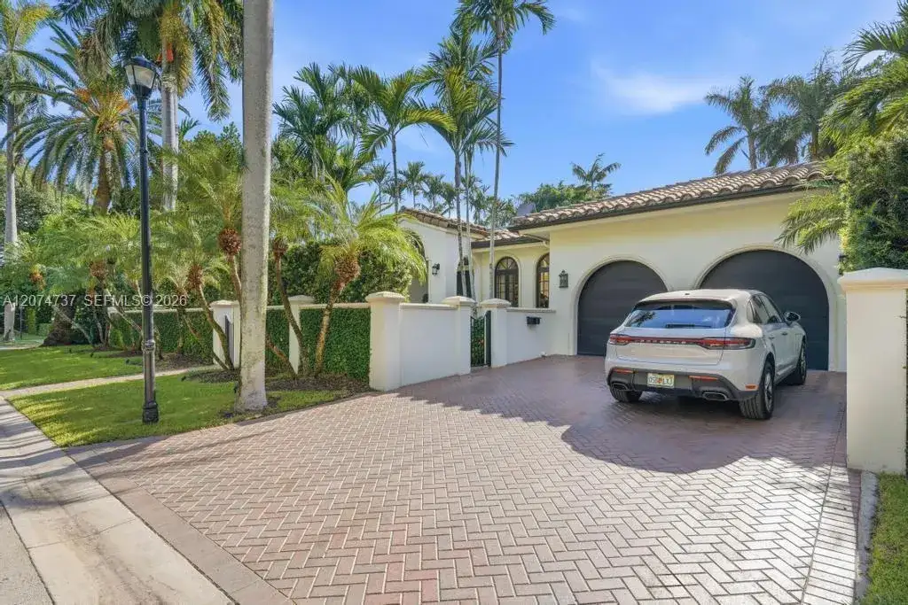 2532 NW Lake Ave, Miami Beach FL 33140 photo 2