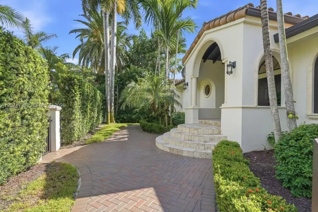 2532 NW Lake Ave, Miami Beach FL 33140 photo 3