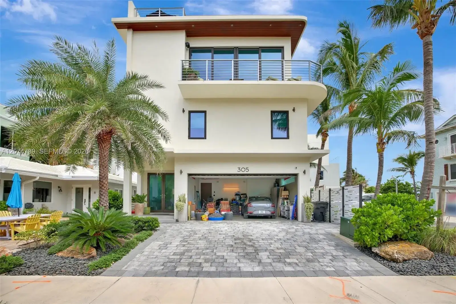 305 Oak St, Hollywood FL 33019 photo 2