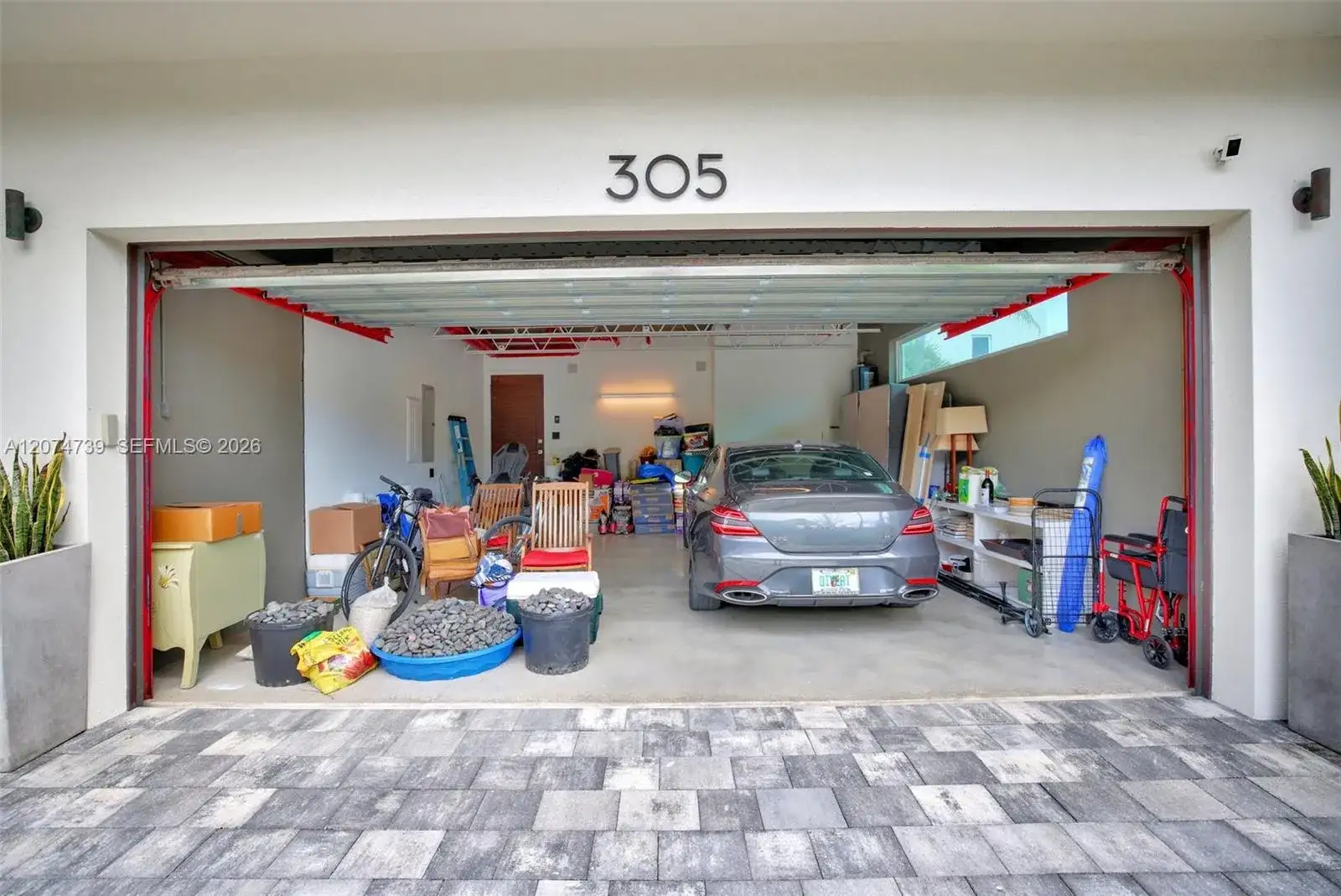 305 Oak St, Hollywood FL 33019 photo 4