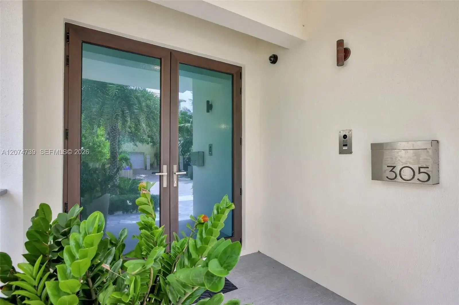305 Oak St, Hollywood FL 33019 photo 5