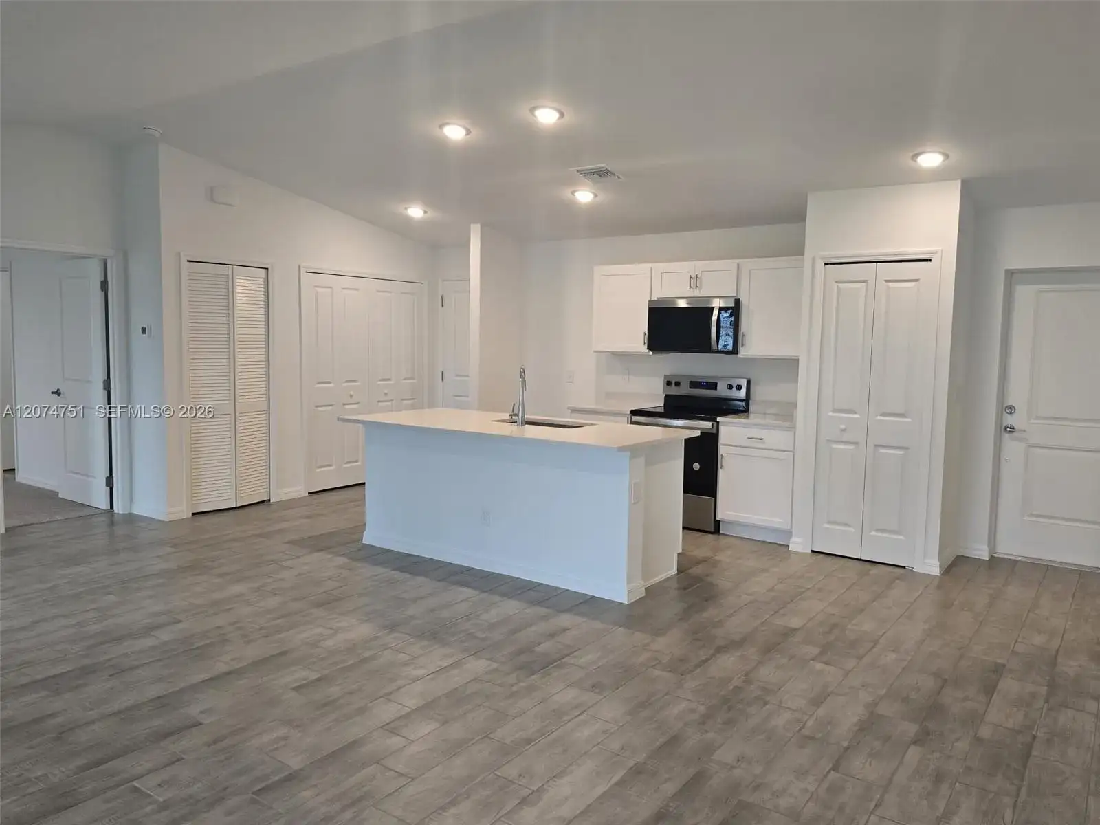 1407 NW 17th Pl, Cape Coral FL 33993 photo 5
