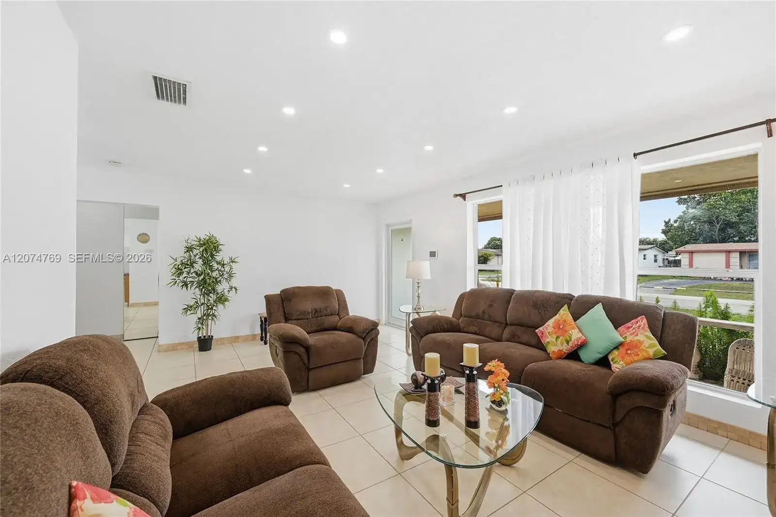 8641 NW 25th Ct, Sunrise FL 33322 photo 2