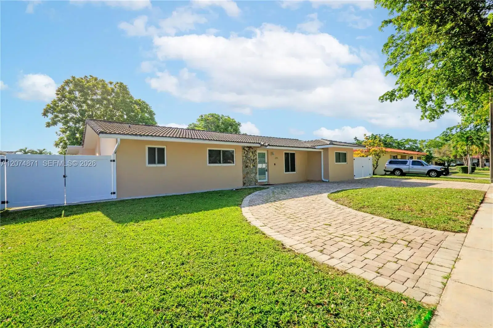 225 SW 102nd Pl, Sweetwater FL 33174 photo 4
