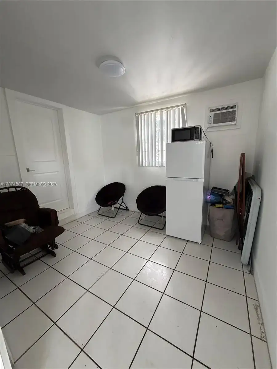 1864 NW 27th St # B, Miami FL 33142 photo 4