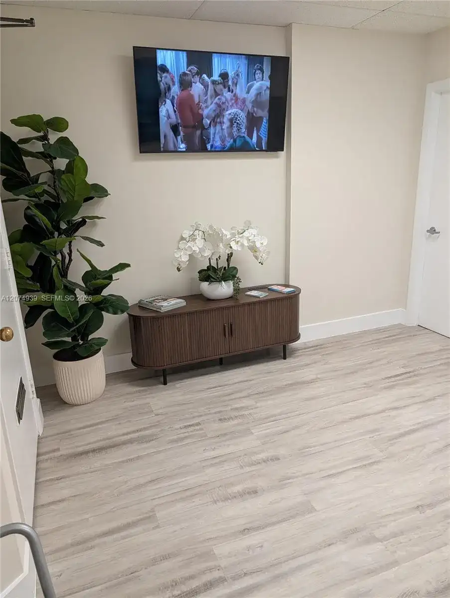 9495 SW 72nd St, Miami FL 33173 photo 3