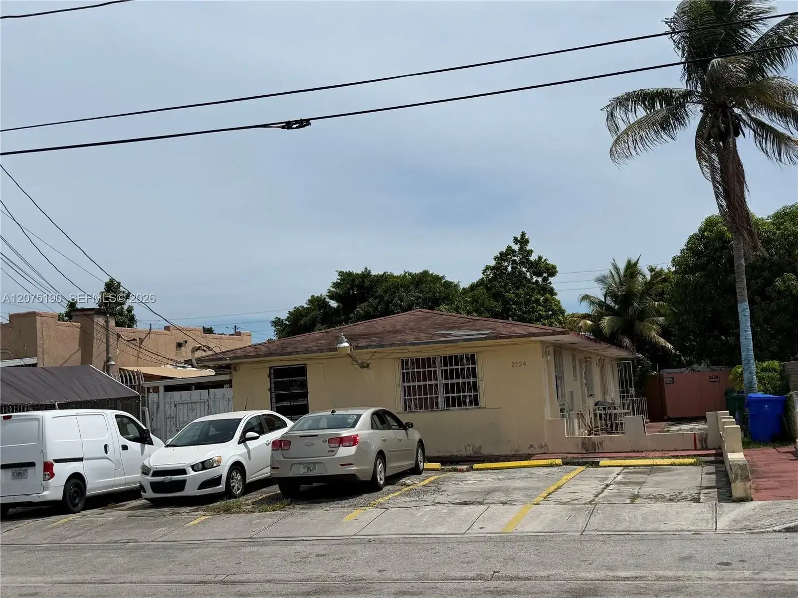2124 NW 27th St, Miami FL 33142 photo 2