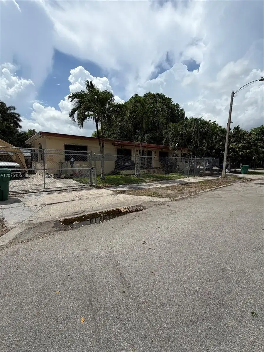 2340 NW 15th Ave, Miami FL 33142 photo 2
