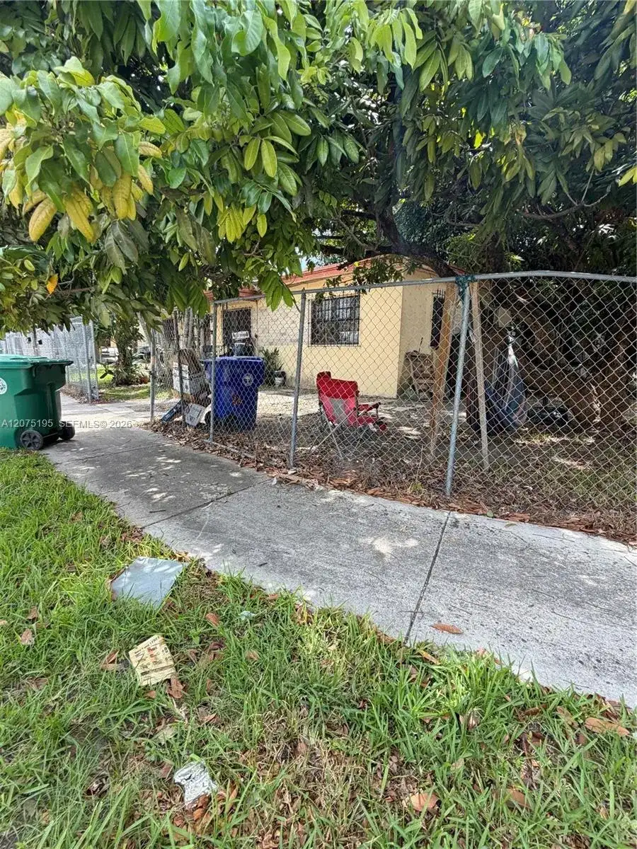 2340 NW 15th Ave, Miami FL 33142 photo 4