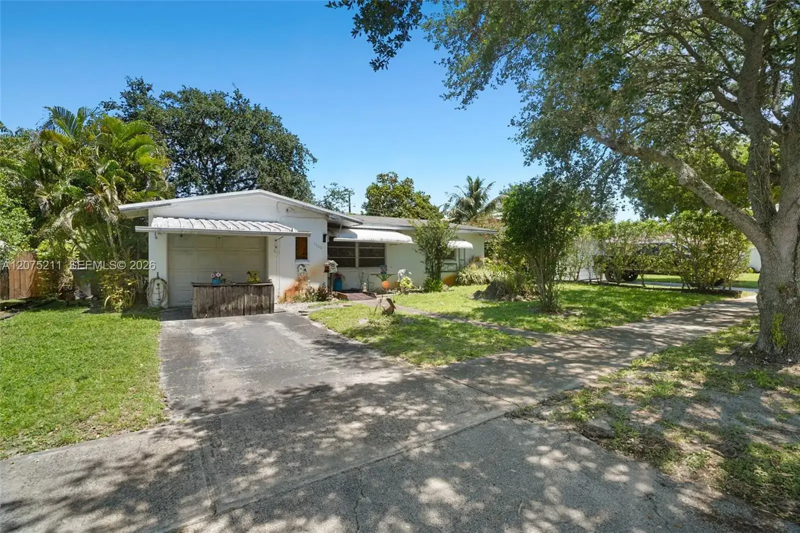 7509 Garfield St, Hollywood FL 33024 photo 3