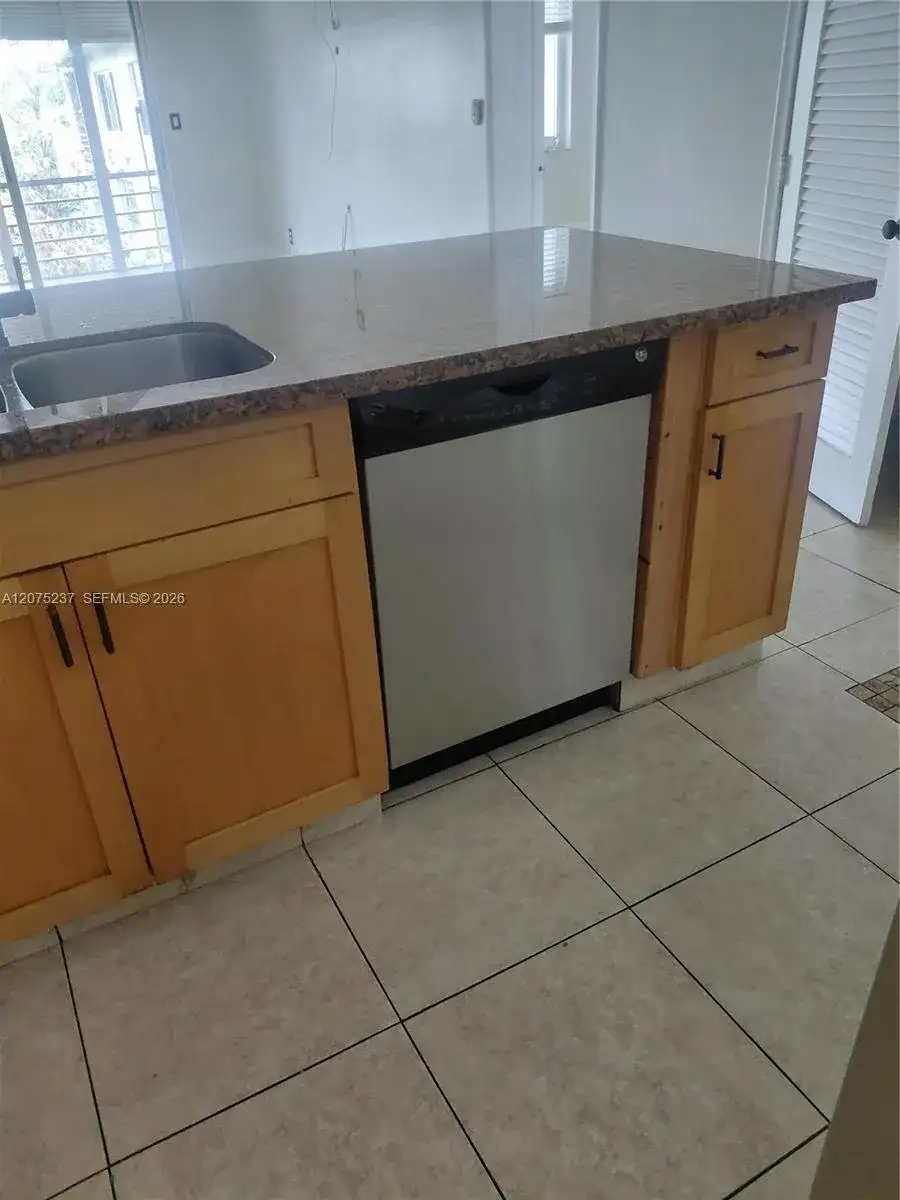 5495 NW 10th Ct # 304, Plantation FL 33313 photo 3