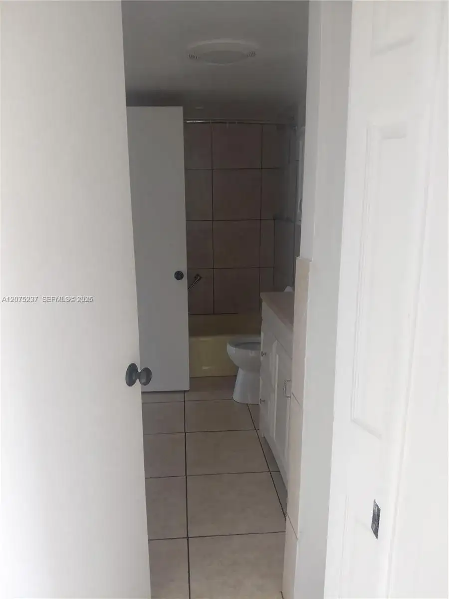 5495 NW 10th Ct # 304, Plantation FL 33313 photo 4