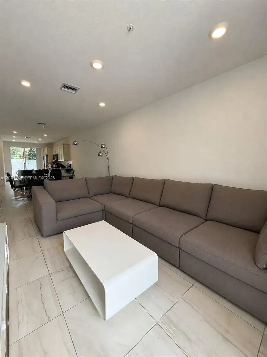 181 SW 170th Ave, Pembroke Pines FL 33027 photo 3