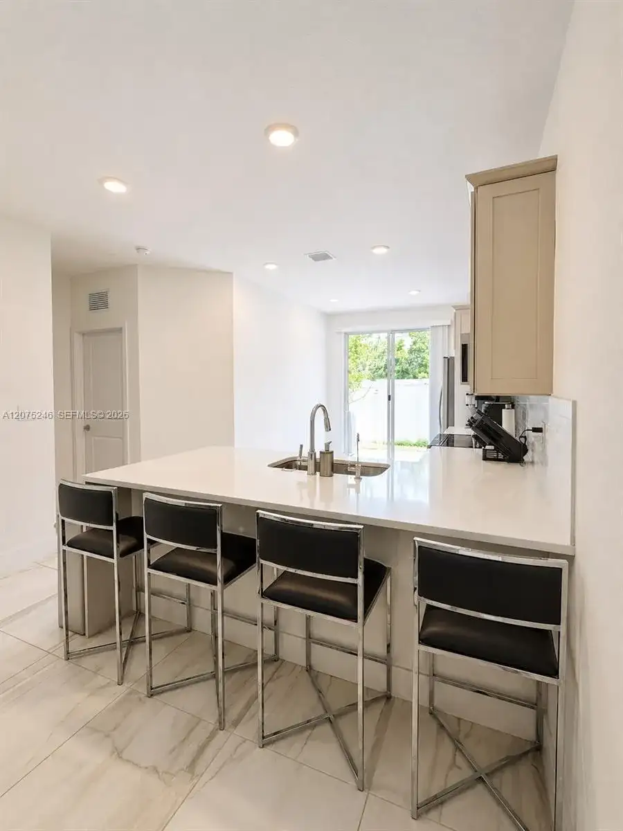 181 SW 170th Ave, Pembroke Pines FL 33027 photo 5