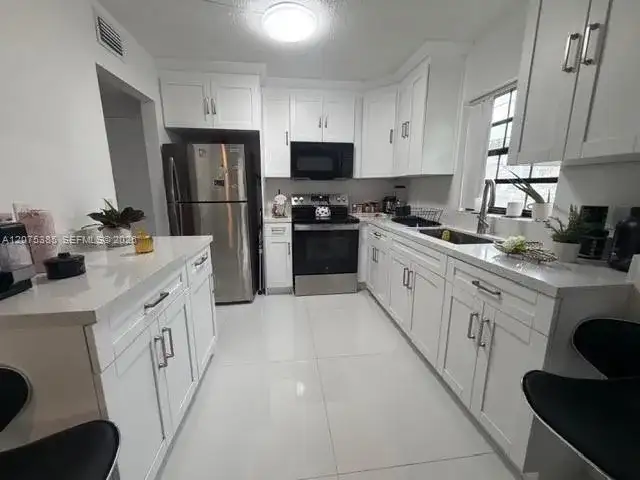 201 Freedom Ct # 201, Deerfield Beach FL 33442 photo 3