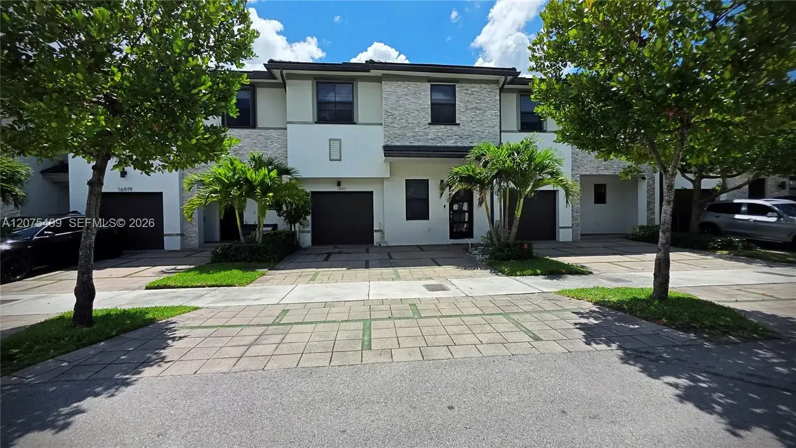 16017 NW 91st Ct, Miami Lakes FL 33018 photo 3